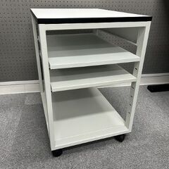 プリンター台　シンプルな白で使いやすい　キャスター付きの画像