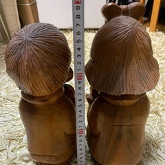 男の子と女の子の置物の画像