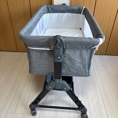 ベビーベッド　キャスター付き　の画像