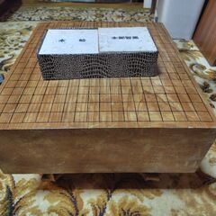 足つき碁盤と本蛤の碁石セットの画像