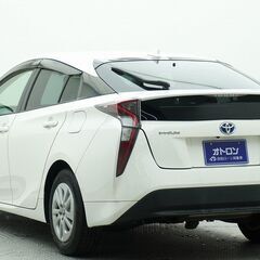 【自社ローン】ハイブリッド車と言えば‼️50プリウスパールカラー入庫😸の画像