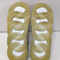 【糸島市内 送料無料】ヴェルサーチ　チェーンリアクション スニーカー  白×灰色 　VERSACE  Chain Reaction ロゴ入り メンズ スニーカー ホワイト レッド 人気モデル ストリート系 カジュアル　251121-7Yの画像