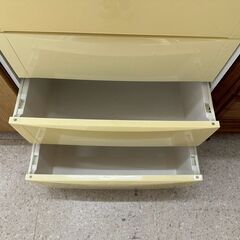 ★リユースのサカイ高崎店★TJ13430  チェスト 黄白 H129×D40×W58.5 クリーニング済みの画像