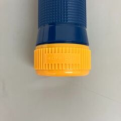 stp-3572　2・IN・1　常備灯　懐中電灯　ライト　壁掛け　乾電池　単1電池×2本　非常灯　防災　停電　非常用　照明の画像