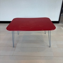 ホワイト・レッド ローテーブルの画像