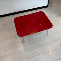 ホワイト・レッド ローテーブルの画像