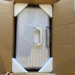 キャリーケース白(未使用)の画像