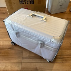 キャリーケース白(未使用)の画像