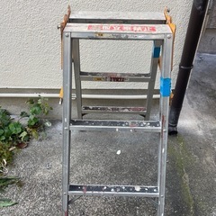 ピカタイプ アルミ脚立 約85cm 動作良好の画像