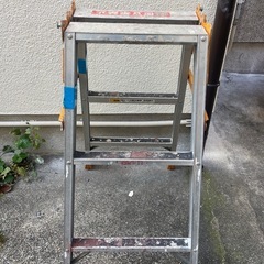 ピカタイプ アルミ脚立 約85cm 動作良好の画像