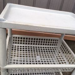 【引き取り限定。越前市】キャスターかご　高さ約60cmの画像