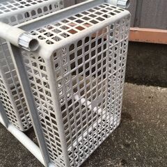 【引き取り限定。越前市】キャスターかご　高さ約60cmの画像