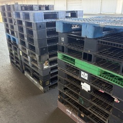 プラスチック　パレット　1枚300円の画像