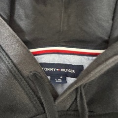 TOMMY HILFIGER パーカー 黒 ロゴの画像