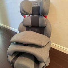 エールべべ チャイルドシートの画像