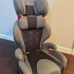 エールべべ チャイルドシートの画像