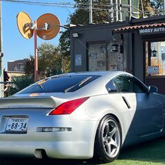 ローンは毎月14,600円～　日産　フェアレディZ　バージョンＳ　ＳＡＭＵＲＡＩＰＯＷＥＲマフラー　ＭＯＭＯステアリング　ｂｒｅｍｂｏキャリパー　車高調　社外１８インチアルミホイール　フルエアロ　ＥＴＣ　純正６速マニュアル　社外シフトノブの画像