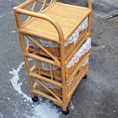 【リサイクルショップどりーむ天保山店】NO.4994　籐タンス　写真参照🎵　格安価格🎵　レトロの画像