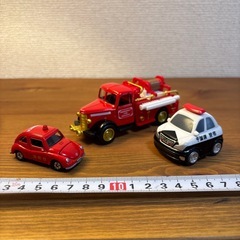 緊急車両3台の画像