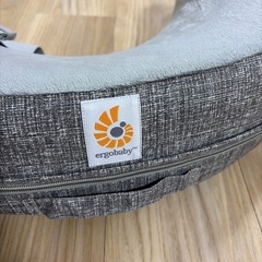 エルゴ ナチュラルカーブ ナーシングピロー　授乳クッションの画像