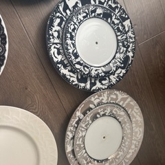 豪華！素敵なお皿セットとハンガーの画像