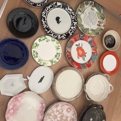 豪華！素敵なお皿セットとハンガーの画像