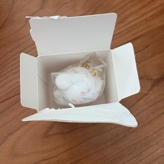 ちいかわ　シークレットフロッキーマスコットチャーム(シナモ着ぐるみハチワレ)の画像