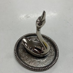 2511-533  ビンテージ白鳥　リングホルダー　中古
の画像