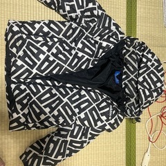 アディダスオリジナルス　中綿の画像