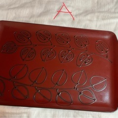 値段表示は お盆  AＢＣＤ各1枚  寿司皿Ｅ半額の画像