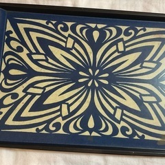 値段表示は お盆  AＢＣＤ各1枚  寿司皿Ｅ半額の画像