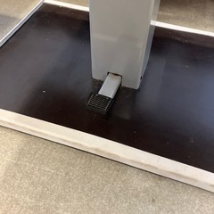 A2511-332 昇降テーブル ブラウン キズ汚れ有りの画像