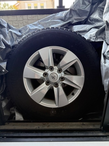 スタッドレスタイヤ4本　　　　ブリヂストン　BLIZZAK 265/65/R17