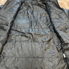 JESMINAコートパーカーcort アウター冬服 秋服 紳士服 ジャンパー ジャンバー ダウンジャケットblack ブラック黒色系無地ライン メンズmen’s男性用サイズL  胸囲96-104 身長175-185の画像