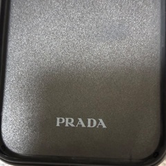 PRADAスマホケースiPhone16の画像