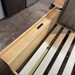 シングルベッドフレーム 木製スノコ コンセント付き ナチュラル 4,980円の画像