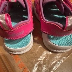 SKECHERS サンダルの画像