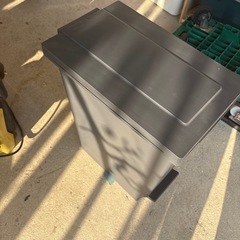 無料　美品　ゴミ箱の画像
