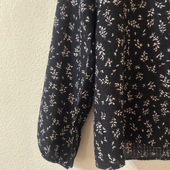 長袖 ブラウス 黒 トップスの画像