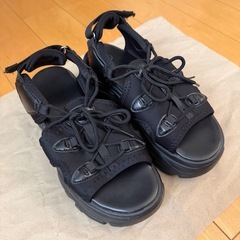 Shoes in Closet 厚底スポーツサンダルの画像