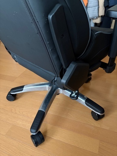AKRacing Pro-X ゲーミングチェア 配達設置対応 猫の傷や汚れあるため格安です(要状態確認) エーケーレーシング
