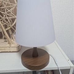 木製ベース ベッドサイド　テーブル　ランプの画像
