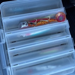 釣具　針、ルアーセットケース付きの画像