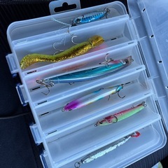 釣具　針、ルアーセットケース付きの画像