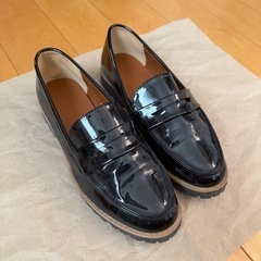 GU エナメルローファーの画像