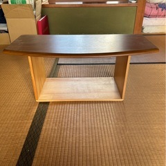 木製テーブルの画像