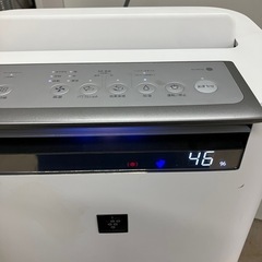 O2511-534 シャープ 加湿空気清浄機 KI-HS70-W 2018 年製 通電確認済み 加湿機能は未確認 中古の画像
