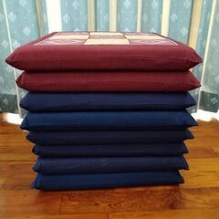 1度使用◆とても綺麗な状態◆座布団　赤2枚　青6枚　合計8枚の画像