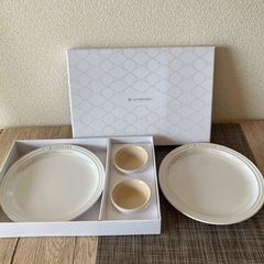 ル・クルーゼ ラウンドプレートセットの画像