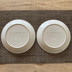 ル・クルーゼ ラウンドプレートセットの画像